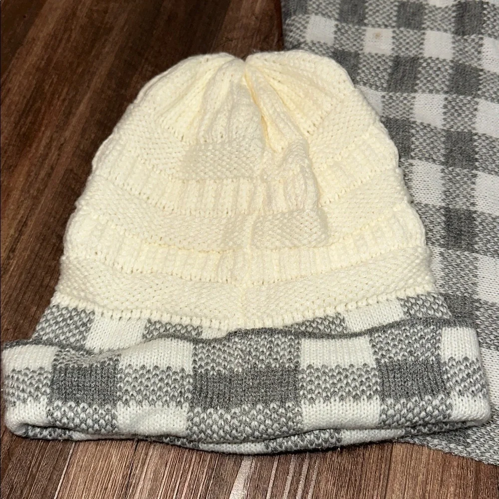 C.C. Infinity scarf and‎ hat buffalo plaid